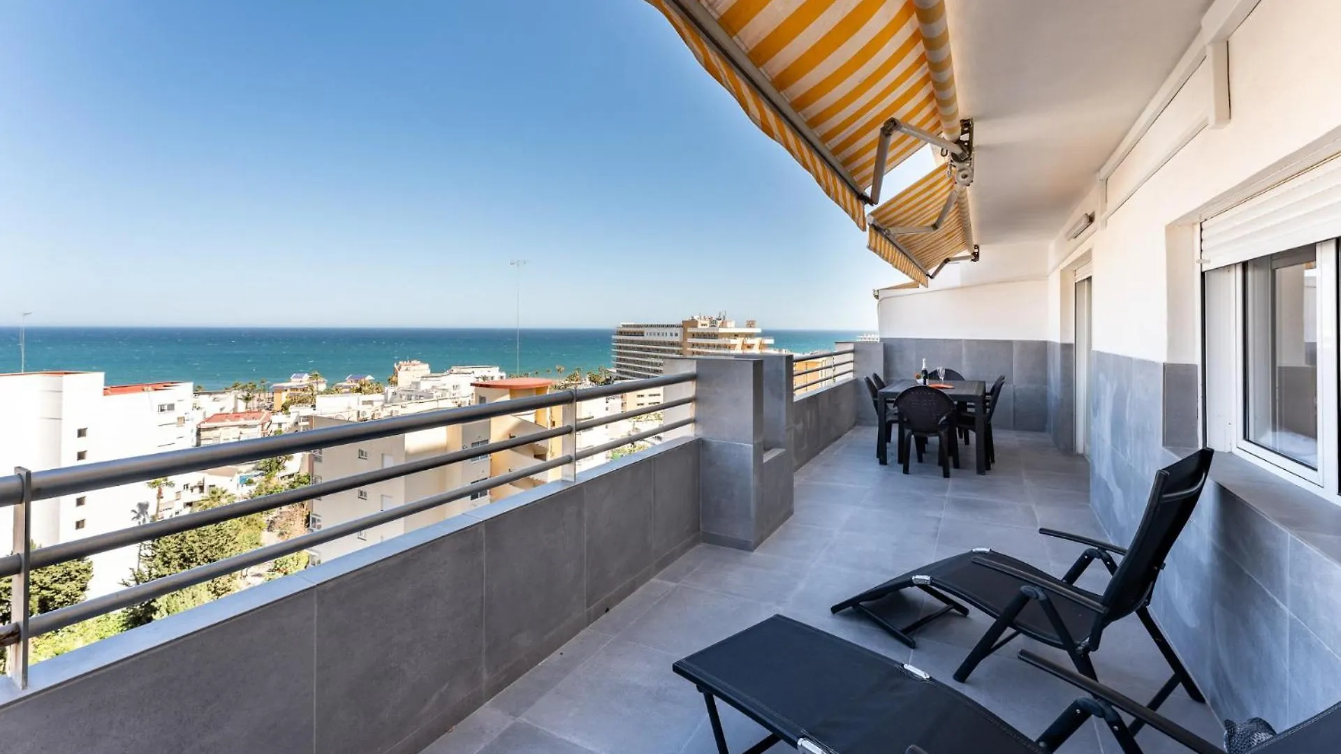 Malagasuite Seaview Babilonia 토레몰리노스 스페인